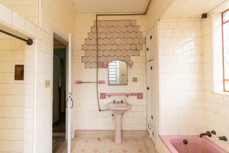 Casa para alugar com 300m², 3 quartos e 8 vagasBanheiro