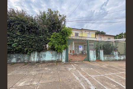 Casa para alugar com 300m², 3 quartos e 8 vagasFachada