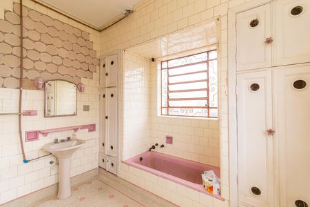 Casa para alugar com 300m², 3 quartos e 8 vagasBanheiro