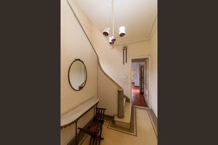 Casa para alugar com 300m², 3 quartos e 8 vagasHall