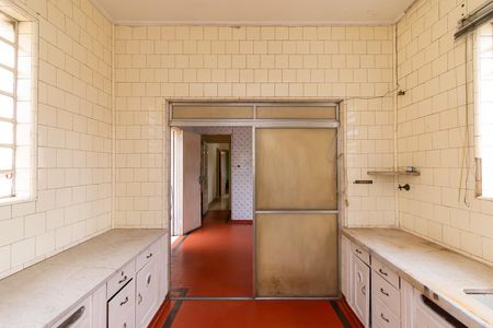 Casa para alugar com 300m², 3 quartos e 8 vagasCozinha 