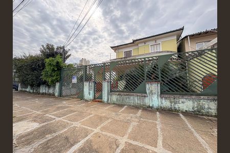 Casa para alugar com 300m², 3 quartos e 8 vagasFachada