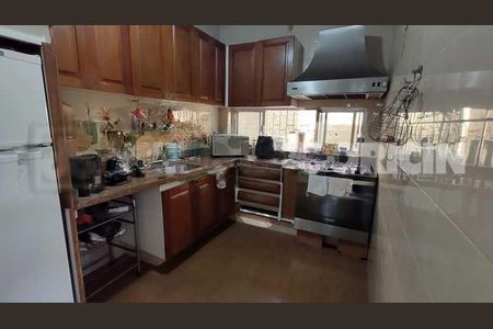 Casa à venda com 294m², 3 quartos e 3 vagas