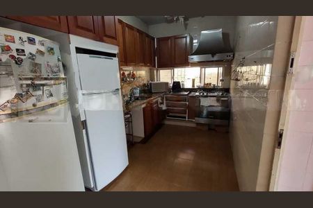 Casa à venda com 294m², 3 quartos e 3 vagas