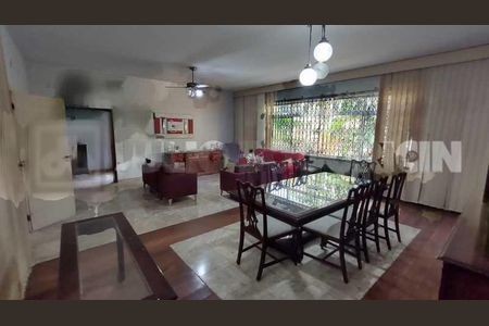 Casa à venda com 294m², 3 quartos e 3 vagas