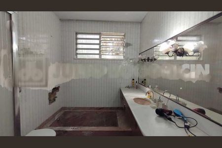 Casa à venda com 294m², 3 quartos e 3 vagas