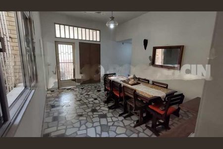 Casa à venda com 294m², 3 quartos e 3 vagas