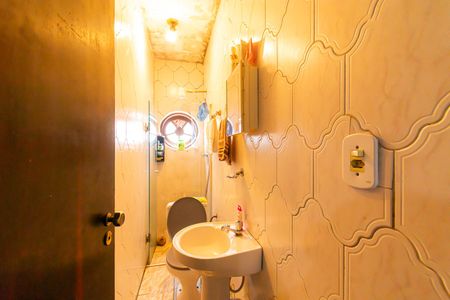 Casa à venda com 231m², 6 quartos e 1 vagaCasa 3 - Banheiro 2
