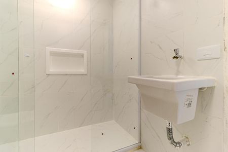 Banheiro de kitnet/studio para alugar com 1 quarto, 37m² em Sé, São Paulo