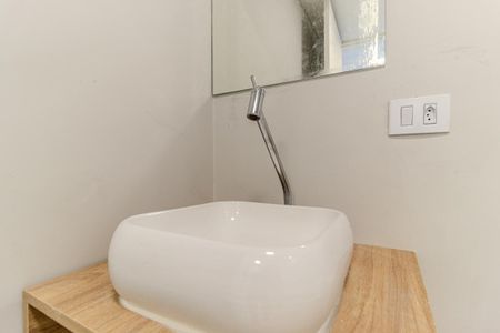 Banheiro de kitnet/studio para alugar com 1 quarto, 37m² em Sé, São Paulo