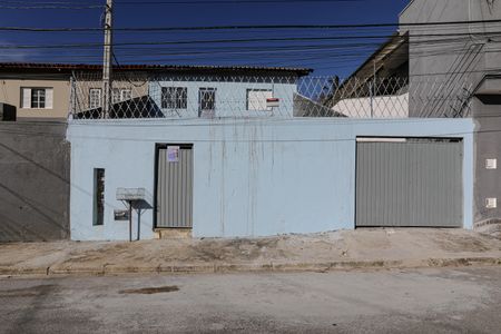 Casa para alugar com 130m², 2 quartos e 6 vagasFachada