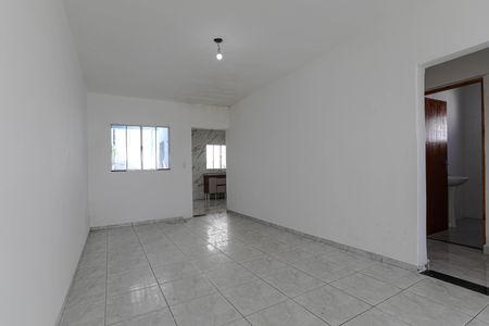 Casa para alugar com 130m², 2 quartos e 6 vagasSala