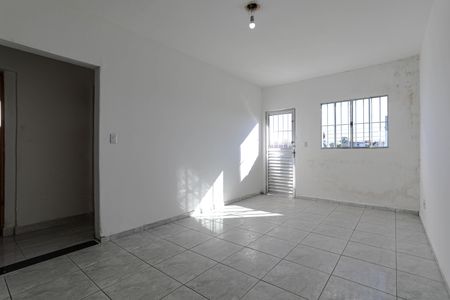 Casa para alugar com 130m², 2 quartos e 6 vagasSala