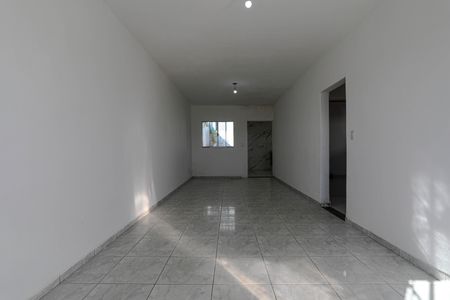 Casa para alugar com 130m², 2 quartos e 6 vagasSala