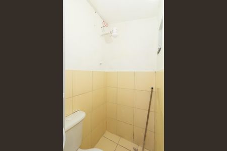 Banheiro social de casa para alugar com 1 quarto, 18m² em Conjunto Residencial José Bonifácio, São Paulo