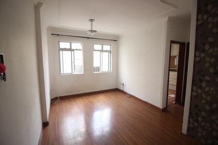 Sala de apartamento para alugar com 2 quartos, 62m² em Jardim Riacho das Pedras, Contagem
