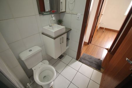Banheiro de apartamento para alugar com 2 quartos, 62m² em Jardim Riacho das Pedras, Contagem