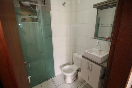 Banheiro de apartamento para alugar com 2 quartos, 62m² em Jardim Riacho das Pedras, Contagem