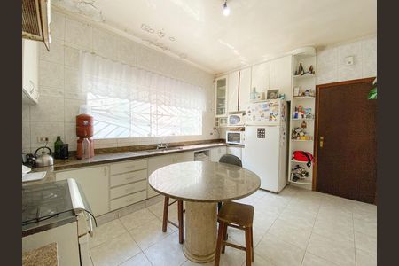 Casa para alugar com 280m², 3 quartos e 3 vagas Casa para alugar com 280m², 3 quartos e 3 vagasCozinha
