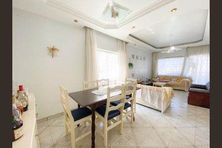 Casa para alugar com 280m², 3 quartos e 3 vagas Casa para alugar com 280m², 3 quartos e 3 vagasSala