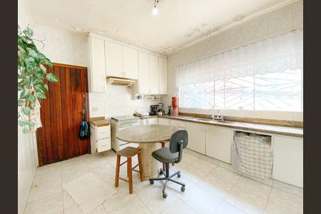 Casa para alugar com 280m², 3 quartos e 3 vagas Casa para alugar com 280m², 3 quartos e 3 vagasCozinha