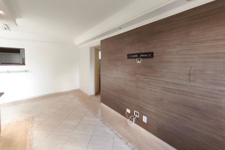 Sala de Estar de apartamento para alugar com 2 quartos, 75m² em Jardim Anton Von Zuben, Campinas