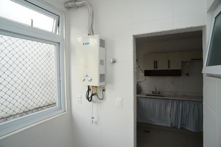 Casa de condomínio à venda com 400m², 6 quartos e 2 vagas Casa de condomínio à venda com 400m², 6 quartos e 2 vagasÁrea de Serviço 2º Piso