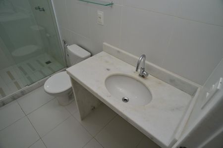 Casa de condomínio à venda com 400m², 6 quartos e 2 vagas Casa de condomínio à venda com 400m², 6 quartos e 2 vagasBanheiro Suíte Principal