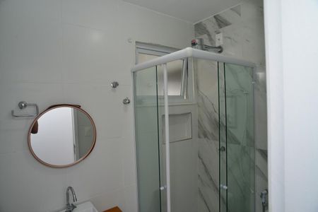Casa de condomínio à venda com 400m², 6 quartos e 2 vagas Casa de condomínio à venda com 400m², 6 quartos e 2 vagasBanheiro Social 2º Piso
