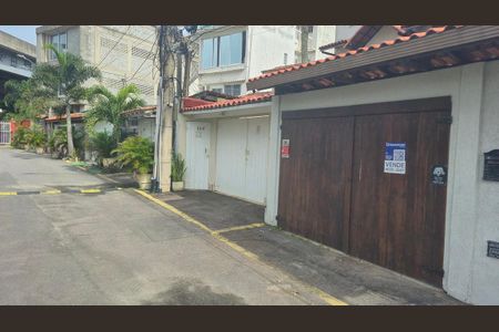 Casa de condomínio à venda com 400m², 6 quartos e 2 vagas Casa de condomínio à venda com 400m², 6 quartos e 2 vagasPlaca Instalada