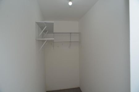 Casa de condomínio à venda com 400m², 6 quartos e 2 vagas Casa de condomínio à venda com 400m², 6 quartos e 2 vagasCloset Suíte Principal 2º Piso