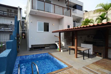 Casa de condomínio à venda com 400m², 6 quartos e 2 vagas Casa de condomínio à venda com 400m², 6 quartos e 2 vagasDeck