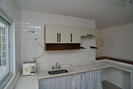 Casa de condomínio à venda com 400m², 6 quartos e 2 vagas Casa de condomínio à venda com 400m², 6 quartos e 2 vagasCozinha 2º Piso