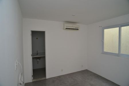 Casa de condomínio à venda com 400m², 6 quartos e 2 vagas Casa de condomínio à venda com 400m², 6 quartos e 2 vagasSuíte