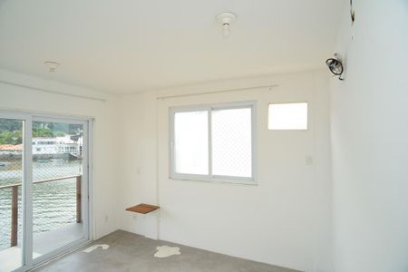 Casa de condomínio à venda com 400m², 6 quartos e 2 vagas Casa de condomínio à venda com 400m², 6 quartos e 2 vagasSuíte Principal 2º Piso