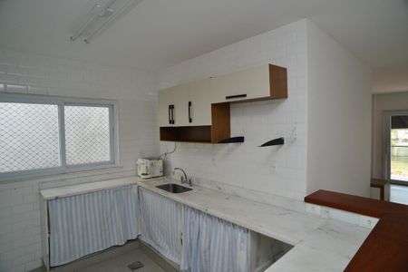 Casa de condomínio à venda com 400m², 6 quartos e 2 vagas Casa de condomínio à venda com 400m², 6 quartos e 2 vagasCozinha 2º Piso