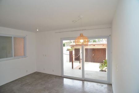 Casa de condomínio à venda com 400m², 6 quartos e 2 vagas Casa de condomínio à venda com 400m², 6 quartos e 2 vagasSala