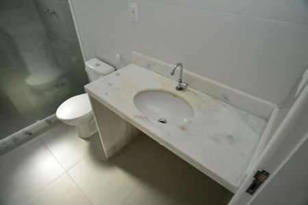 Casa de condomínio à venda com 400m², 6 quartos e 2 vagas Casa de condomínio à venda com 400m², 6 quartos e 2 vagasBanheiro Suíte Principal 2º Piso