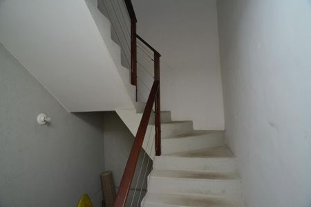 Casa de condomínio à venda com 400m², 6 quartos e 2 vagas Casa de condomínio à venda com 400m², 6 quartos e 2 vagasEscada de Acesso