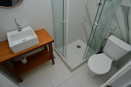 Casa de condomínio à venda com 400m², 6 quartos e 2 vagas Casa de condomínio à venda com 400m², 6 quartos e 2 vagasBanheiro Social 2º Piso