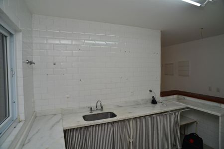 Casa de condomínio à venda com 400m², 6 quartos e 2 vagas Casa de condomínio à venda com 400m², 6 quartos e 2 vagasCozinha