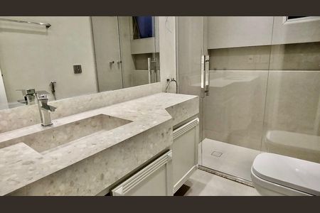 Apartamento à venda com 222m², 3 quartos e 3 vagas Apartamento à venda com 222m², 3 quartos e 3 vagasBanheiro 1