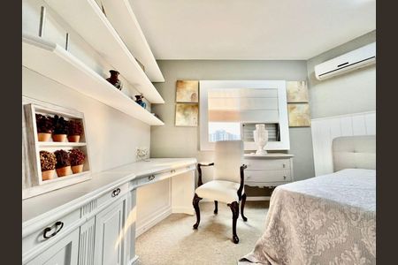 Apartamento à venda com 222m², 3 quartos e 3 vagas Apartamento à venda com 222m², 3 quartos e 3 vagasQuarto 1