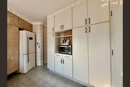 Apartamento à venda com 222m², 3 quartos e 3 vagas Apartamento à venda com 222m², 3 quartos e 3 vagasCozinha