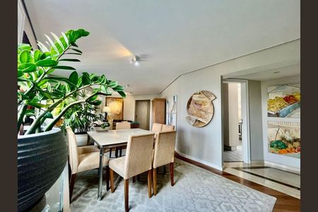 Apartamento à venda com 222m², 3 quartos e 3 vagas Apartamento à venda com 222m², 3 quartos e 3 vagasSala de Jantar
