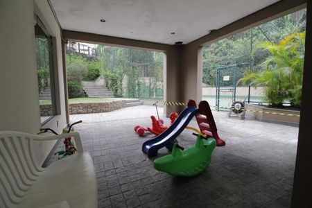 Apartamento à venda com 222m², 3 quartos e 3 vagas Apartamento à venda com 222m², 3 quartos e 3 vagasEspaço Kids