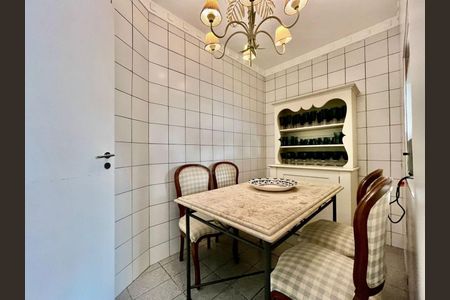 Apartamento à venda com 222m², 3 quartos e 3 vagas Apartamento à venda com 222m², 3 quartos e 3 vagasCozinha