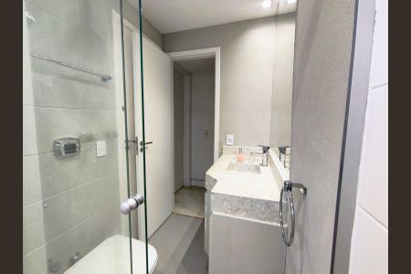 Apartamento à venda com 222m², 3 quartos e 3 vagas Apartamento à venda com 222m², 3 quartos e 3 vagasBanheiro 1