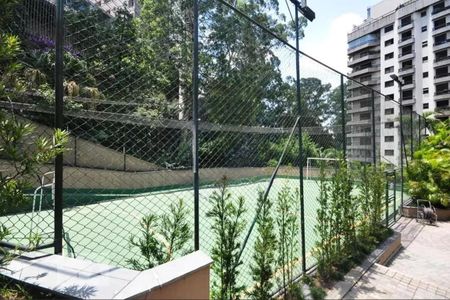 Apartamento à venda com 222m², 3 quartos e 3 vagas Apartamento à venda com 222m², 3 quartos e 3 vagasQuadra de esportes