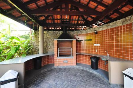 Apartamento à venda com 222m², 3 quartos e 3 vagas Apartamento à venda com 222m², 3 quartos e 3 vagasChurrasqueira do predio